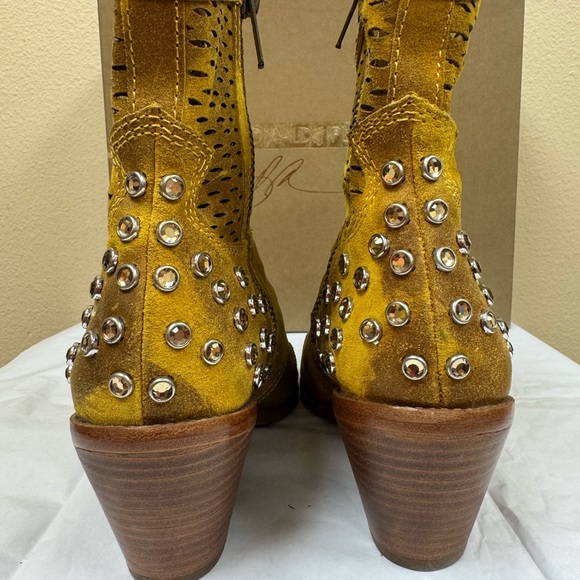 Donald J Pliner Soroh vintage suede boots - Picture 4 of 13